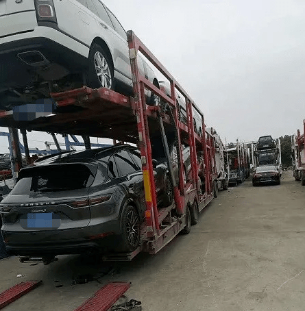 小轎車拖運途中發生意外怎么辦-鑫邦運車